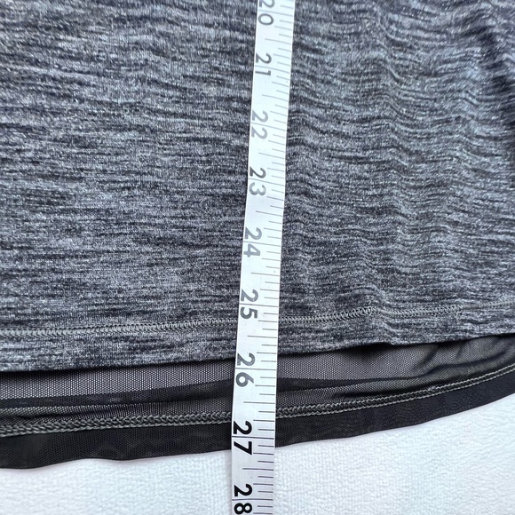 Lululemon Heather Black Mesh Back Beat The Heat Tee Size 6 - Picture 10 of 11